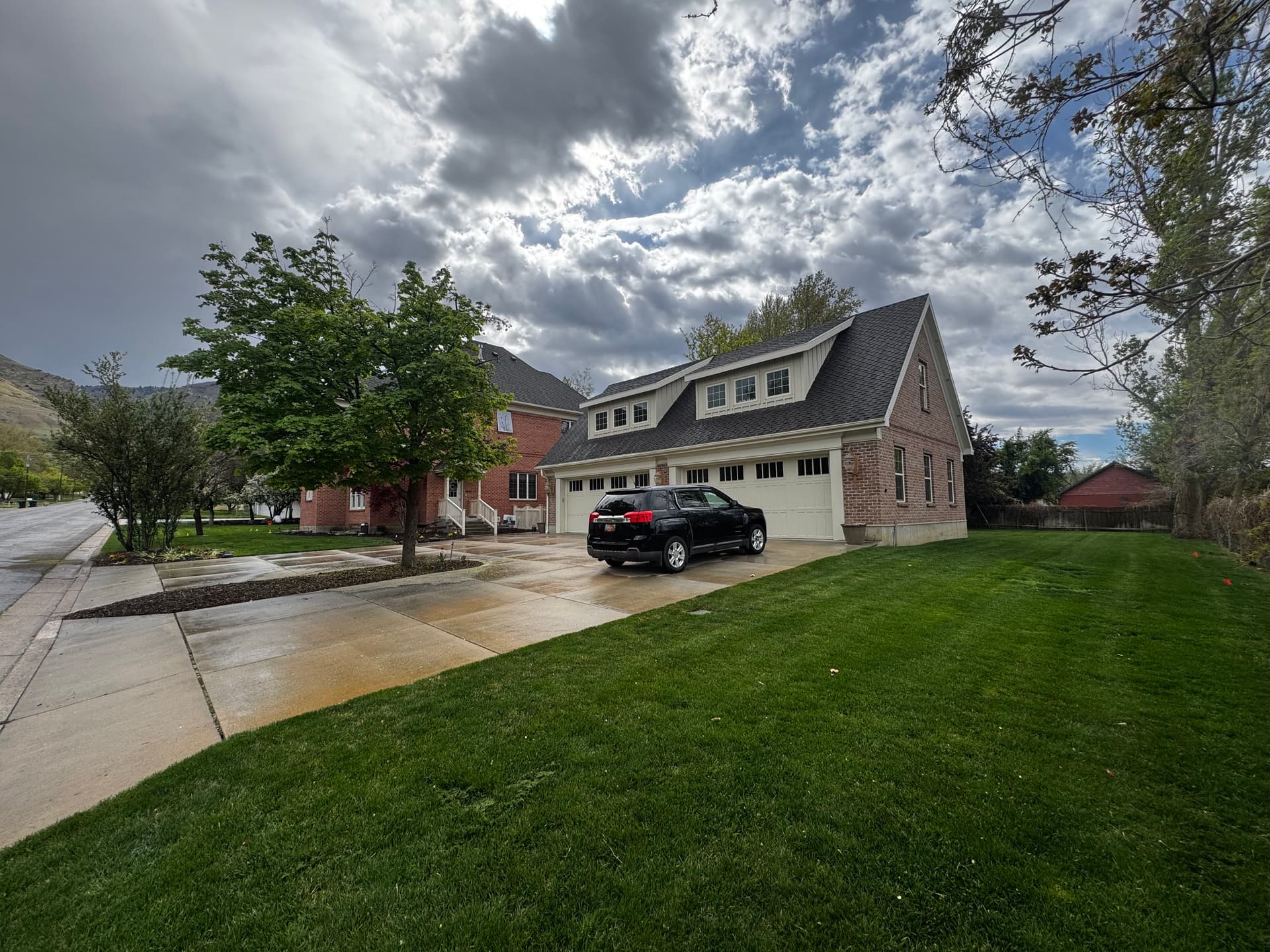 Gallery photos for Post-Winter Yard Cleanup That Covers Every Corner: Image #1