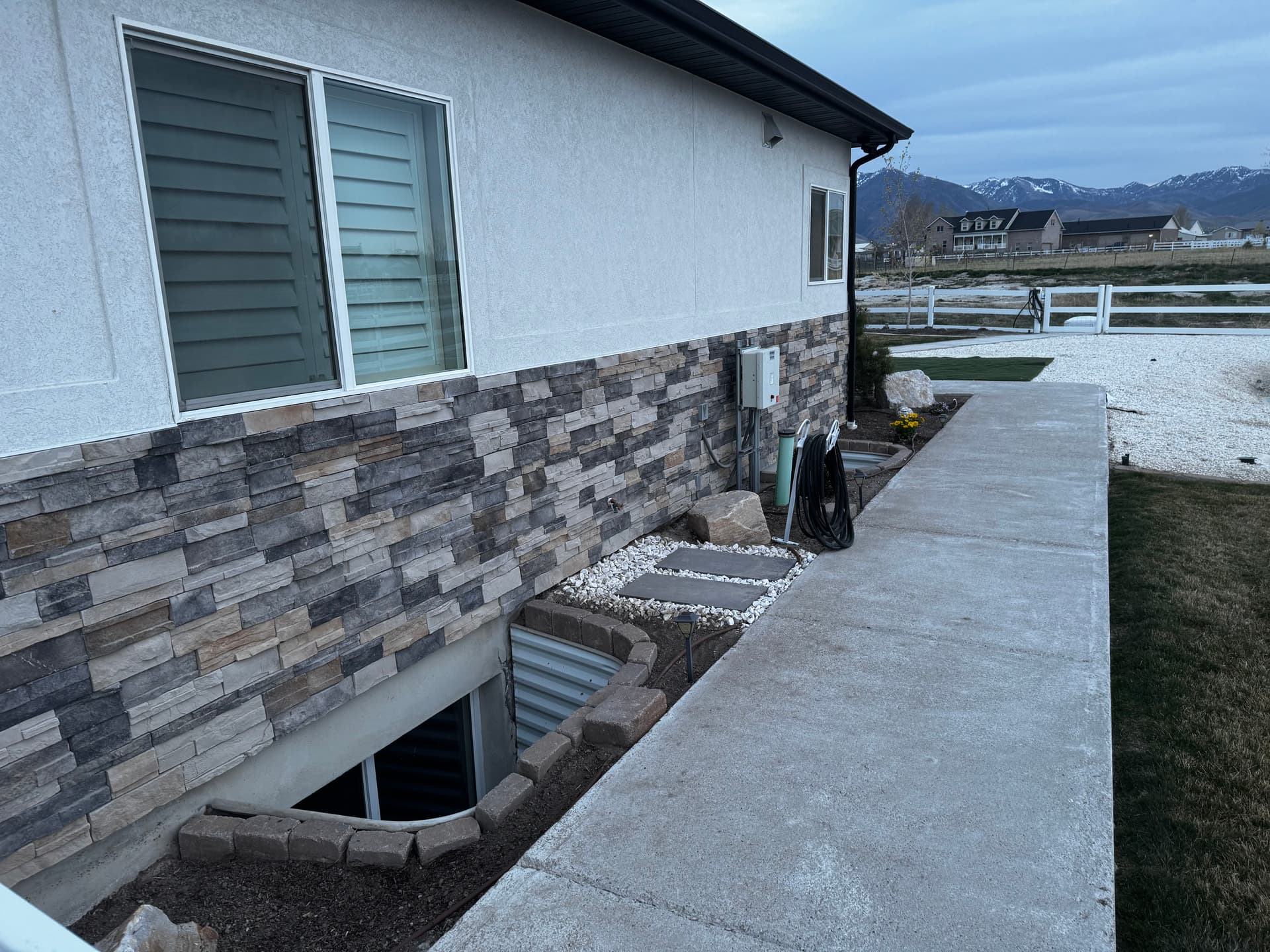 Serene Countryside Home Ready for the Season