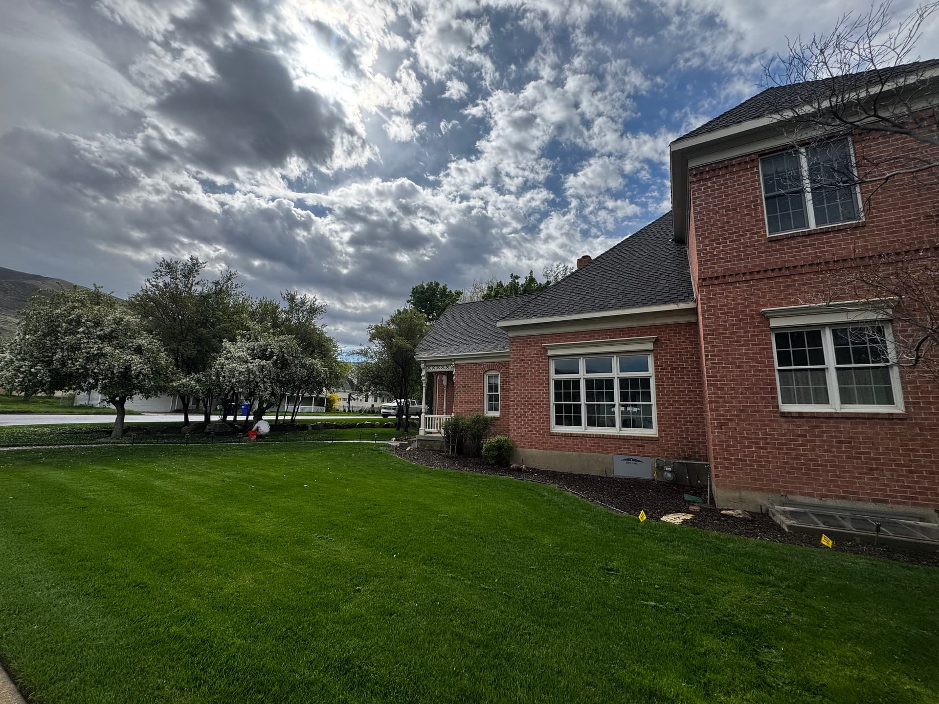 Gallery photos for Post-Winter Yard Cleanup That Covers Every Corner: Image #5