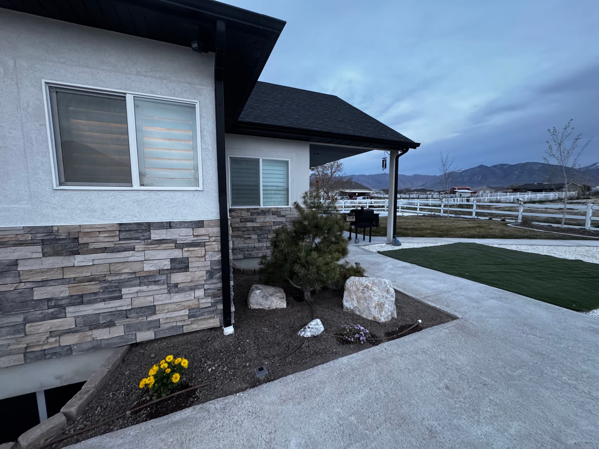 Serene Countryside Home Ready for the Season